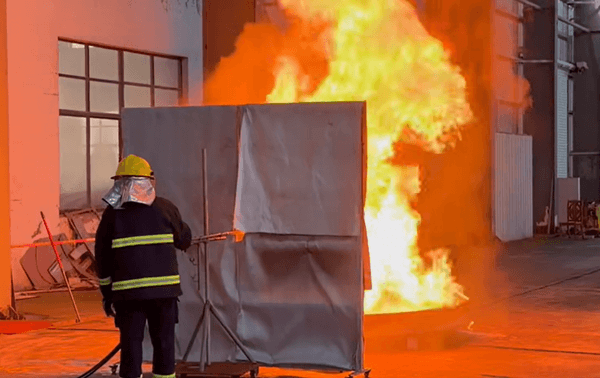 3% FFFP Foam Concentrate Oil Pan Fire Test- 1min 15sec အတွင်း မီးငြိမ်းသွားသည် 3% FFFP Foam Concentrate Oil Pan Fire Test- 1min 15sec အတွင်း မီးငြိမ်းသွားသည်